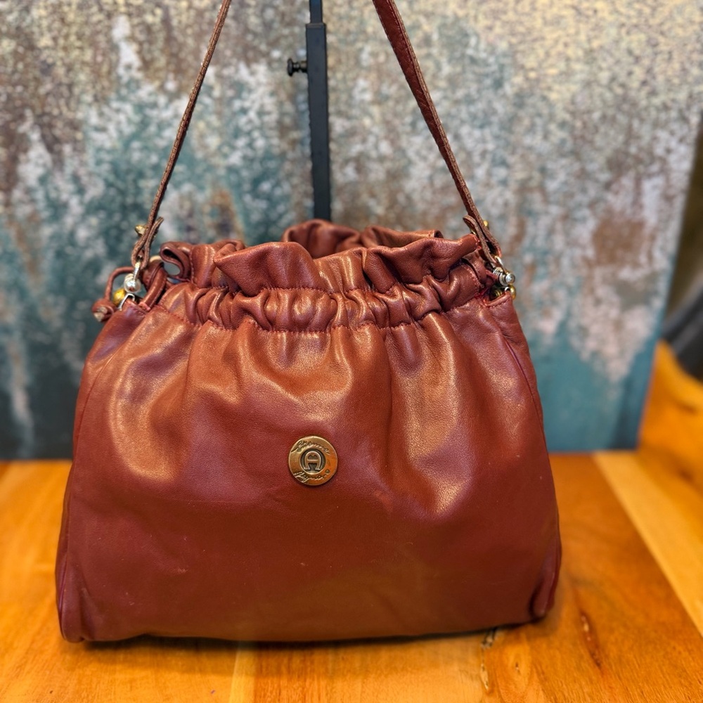 Etienne Aigner Minimalist 1970’s/80’s Burgundy Leather Bucket Shoulder Bag - Picture 4 of 16